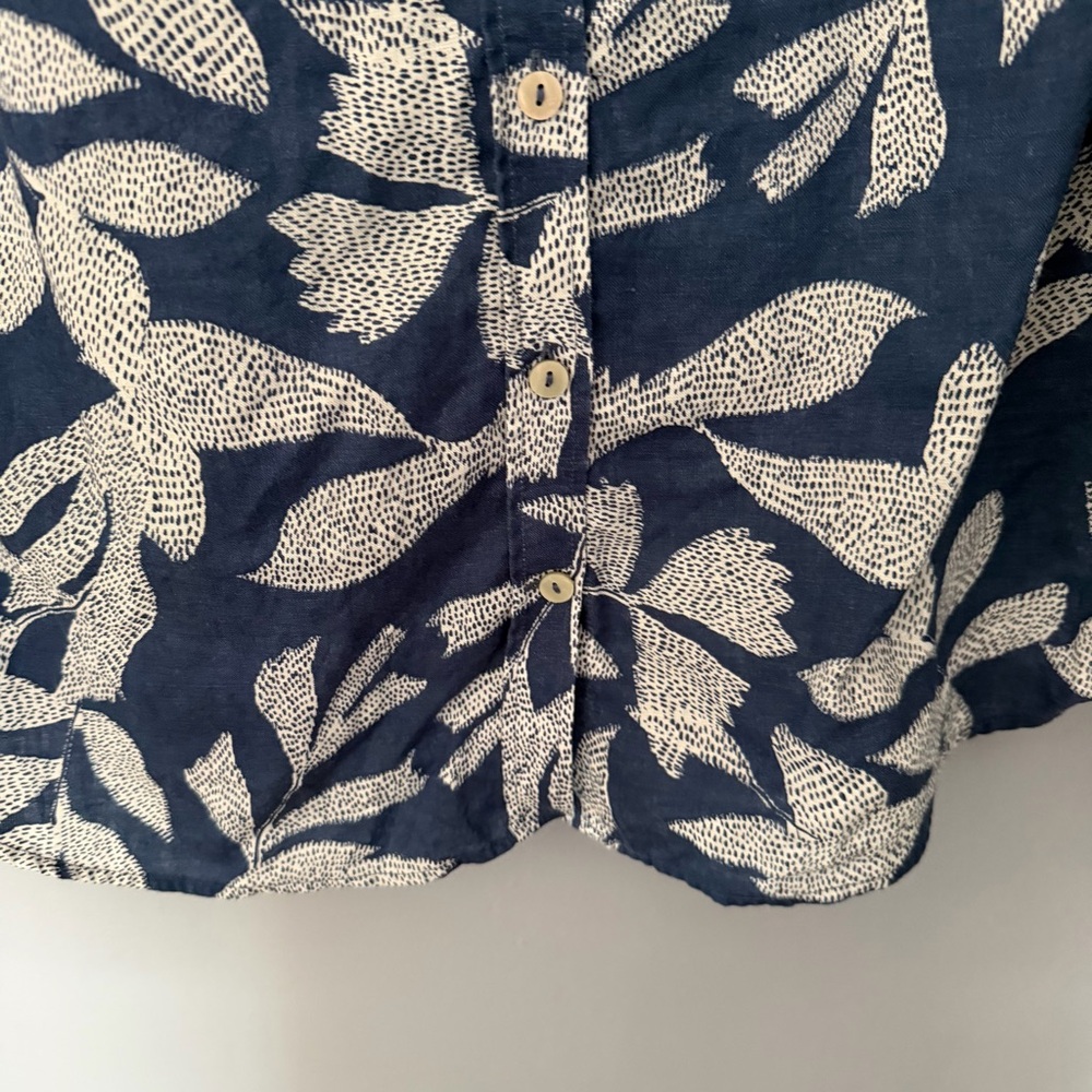 Chico’s Navy & White Leaf-Pattern Button-Down Shi… - image 5